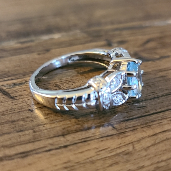 Sterling and blue topaz ring - Picture 2 of 4